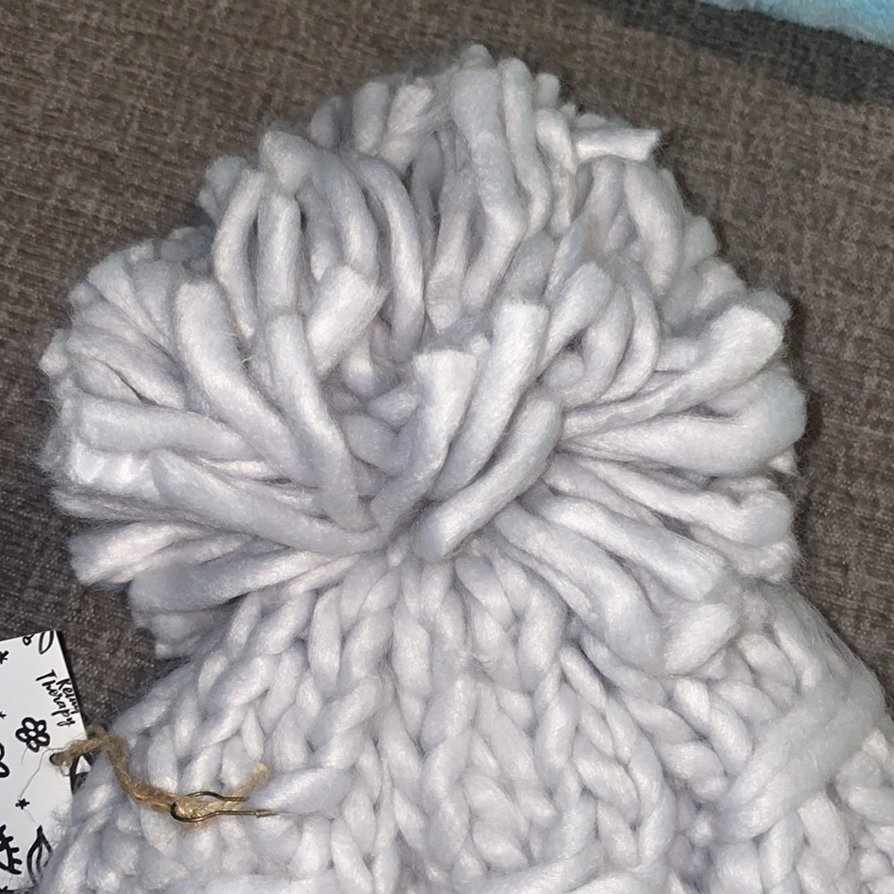 Three Bird Nest Chunky Knit Pom-Pom Beanie - Soft Gray - Picture 3 of 6